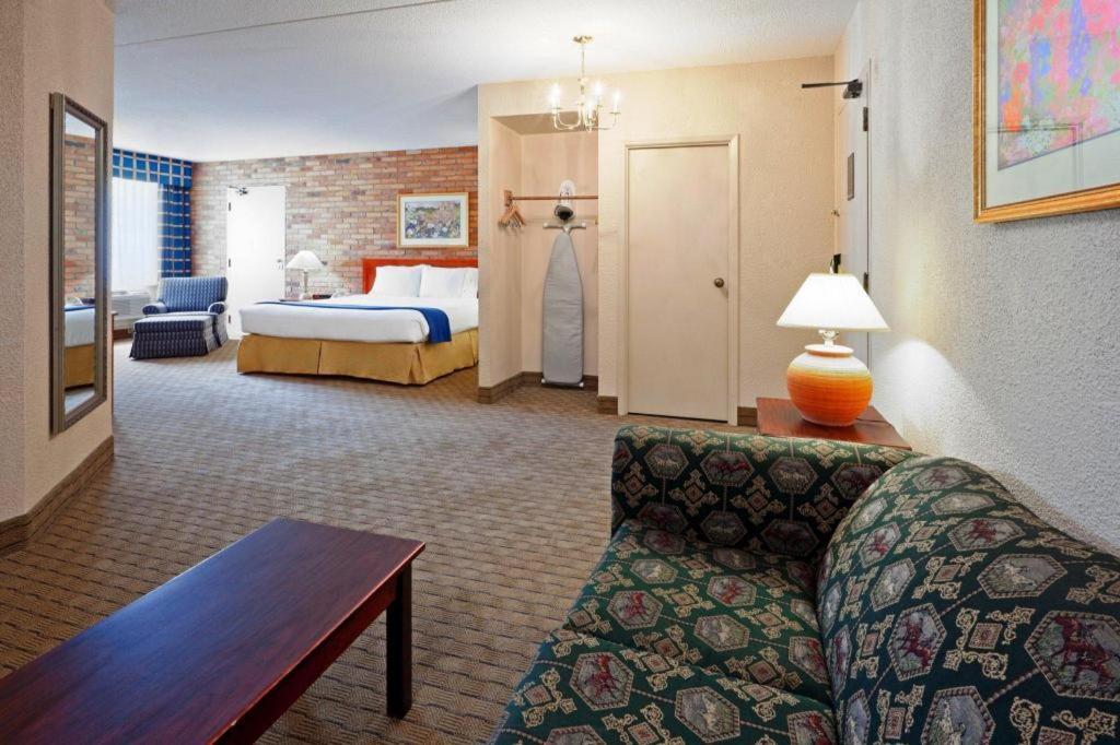 Holiday Inn Express Toronto East - Scarborough By Ihg Exterior foto
